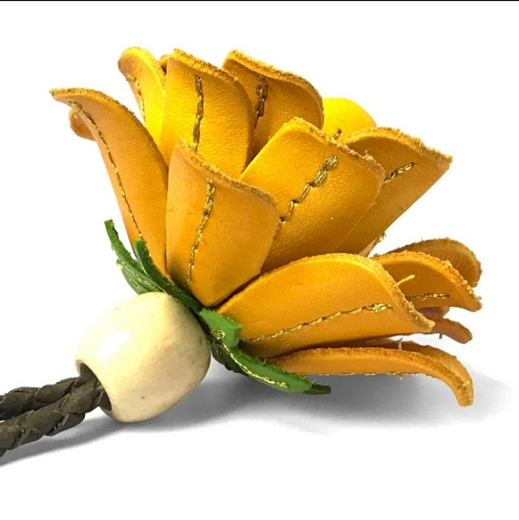 Gorgeous Handmade Handcrafted Genuine Leather Rose Keychain Keyrin - Picture 4 of 5